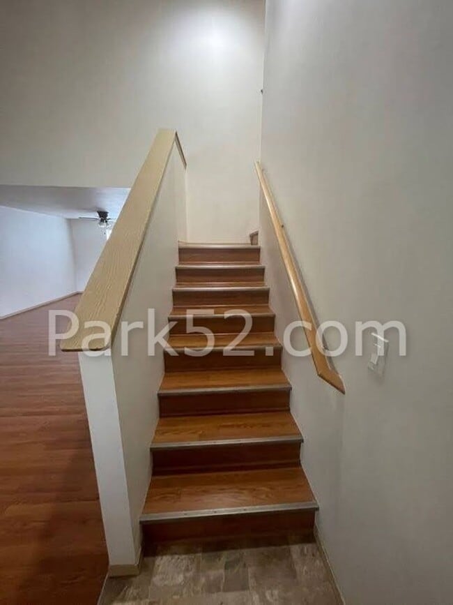 Building Photo - 4 Bedroom 2.5 Bathroom Single Family Home in Tacoma!