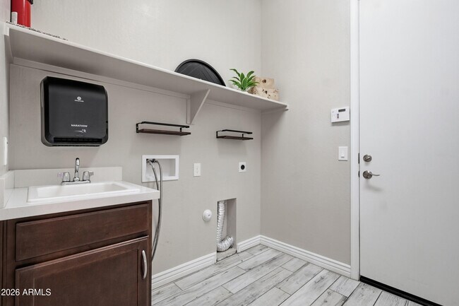 Building Photo - 3550 W Wildwood Dr