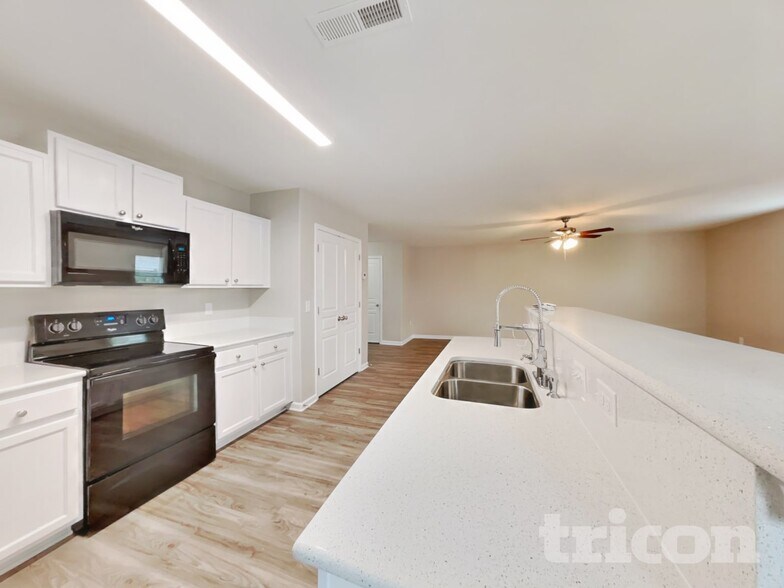 Building Photo - 183 Pillow Ln