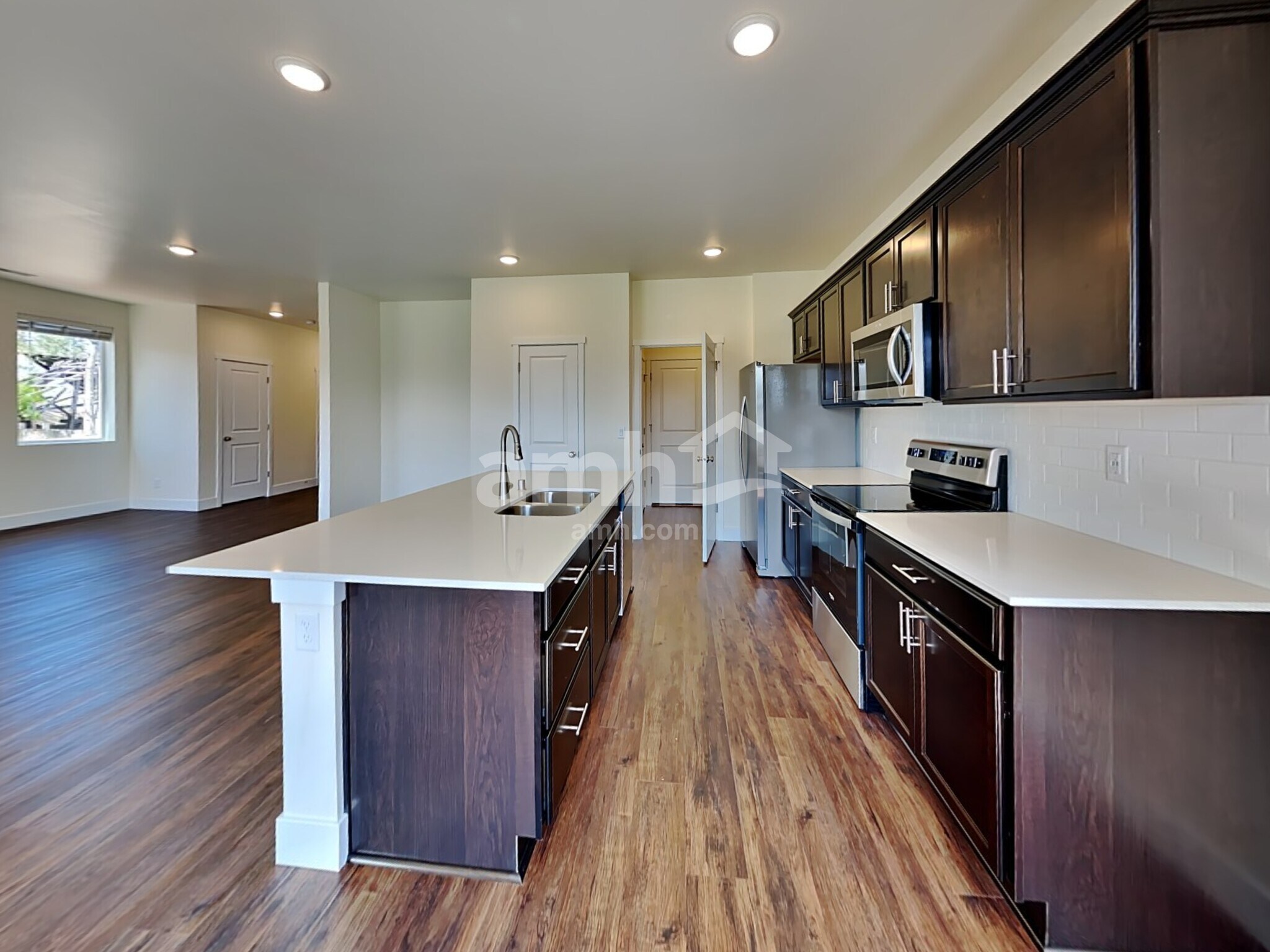 Building Photo - 390 Smith Dr