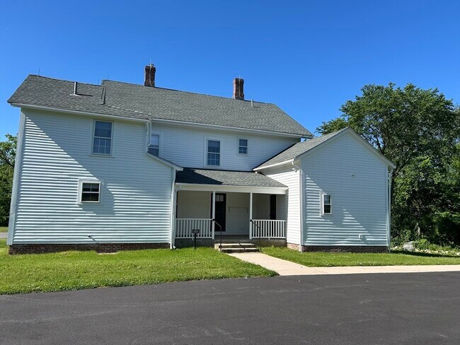 Building Photo - 831 Lexington Rd