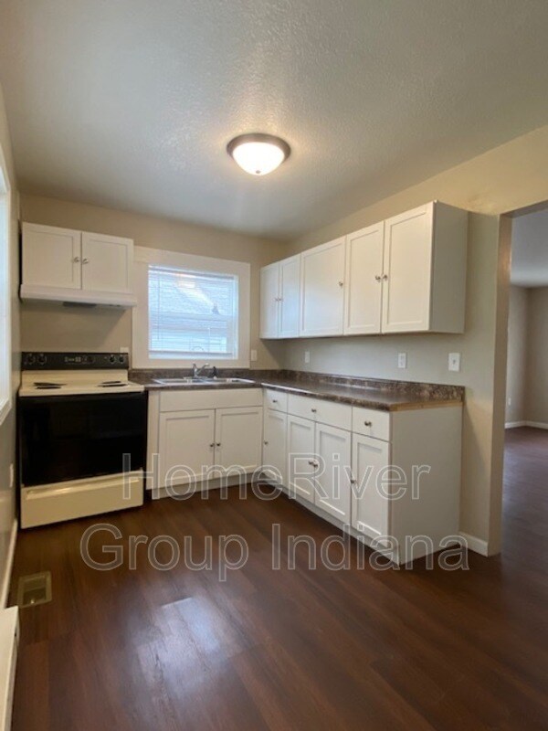 Building Photo - 2409 Redwood Ave