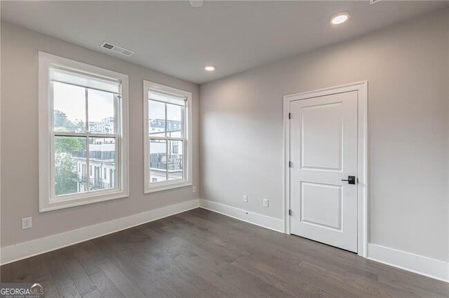 Building Photo - 574 Boulevard Pl NE