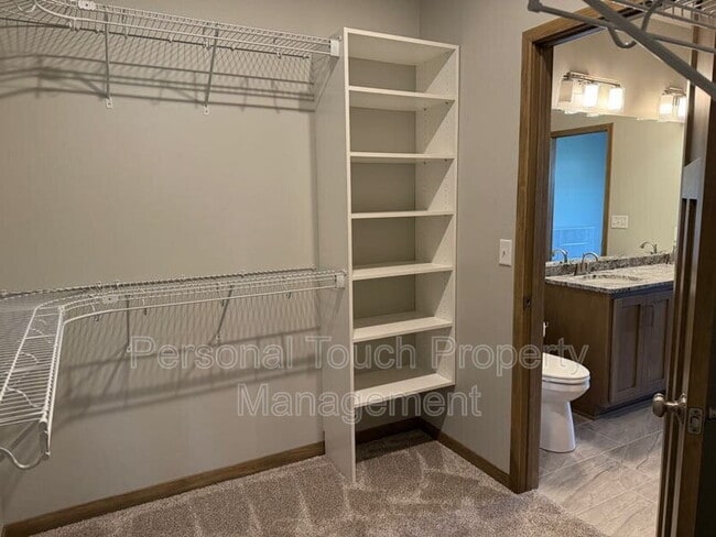 Building Photo - 7352 Eagle Point Dr S