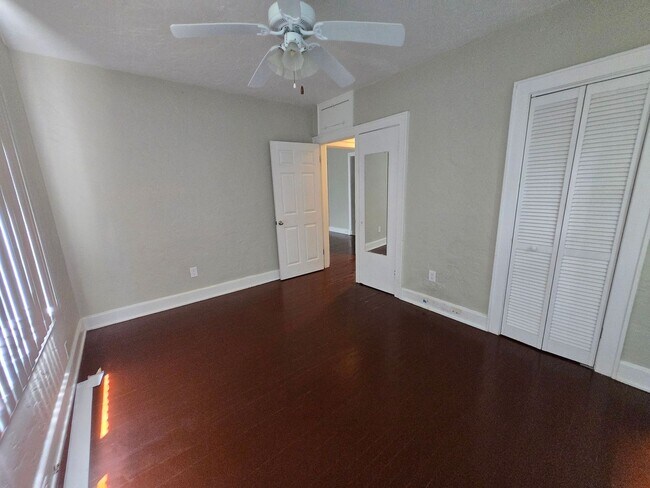 Building Photo - AVAILABLE NOW - Charming 3 Bed / 2 Bath Ho...