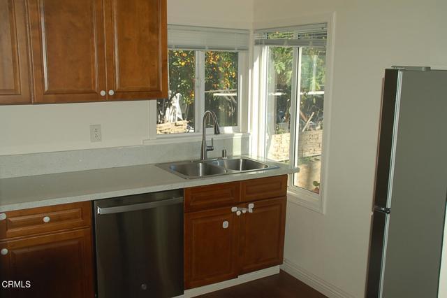 Building Photo - 125 S Primrose Ave