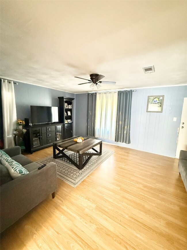 Building Photo - 521 Cypress Dr