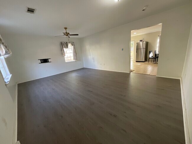 Building Photo - 2025 Shirleydale Ave