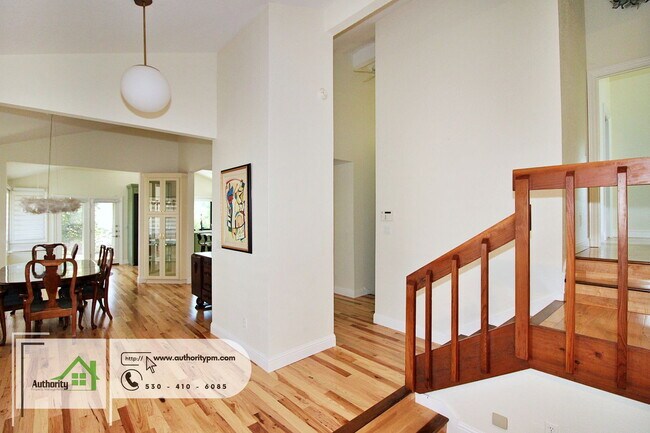 Building Photo - 3350 Mountain Oak Dr