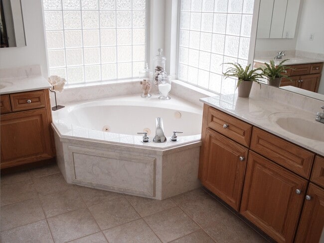 Building Photo - 807 Coldwater Creek Cir