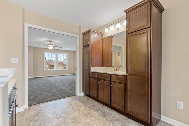 Building Photo - 1618 Ravine Trl