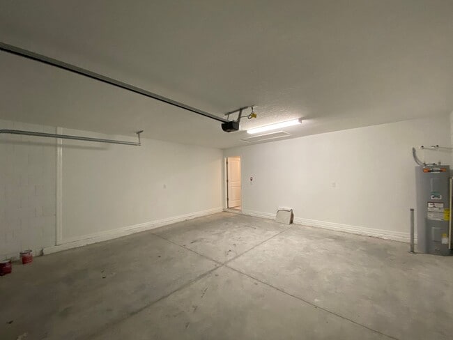 Building Photo - Freedom Crossing Preserve 4/2/2 **WON'T LAST**