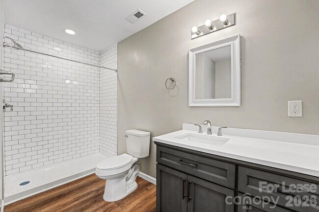 Building Photo - 931 E Front St