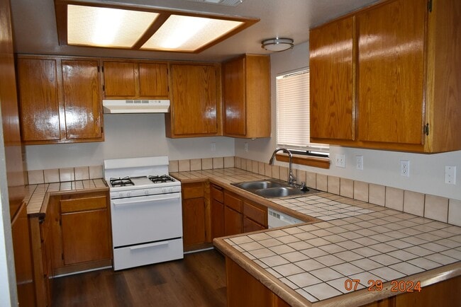 Building Photo - Charming 3-Bedroom Home with Spacious Backyard & 2-Car Garage