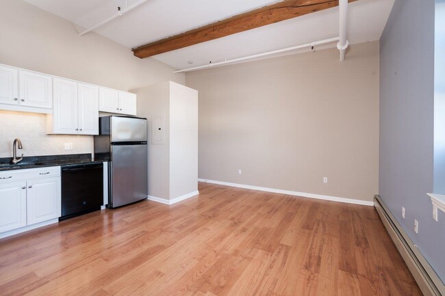 Building Photo - 156 Front St