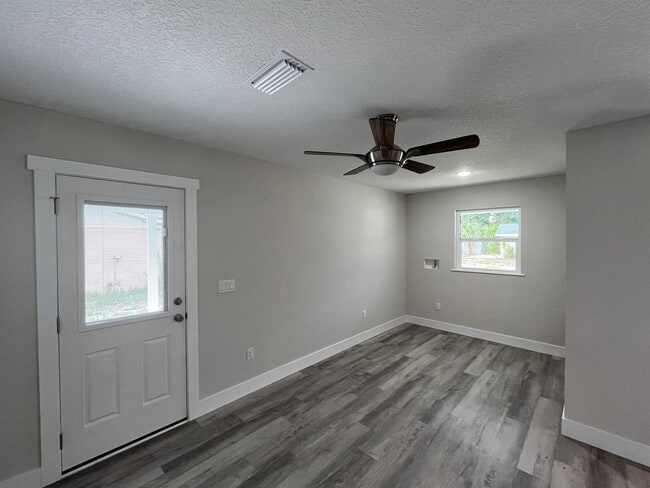 Building Photo - 119 Dixwood Ave