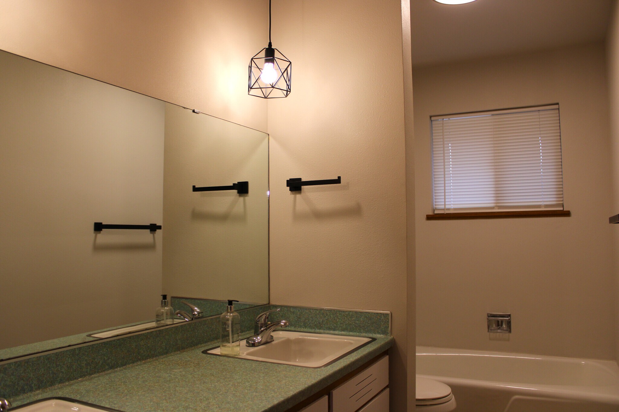 Building Photo - 2733 Debord Dr