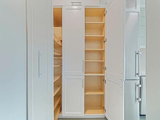 Building Photo - 460 E 79th St