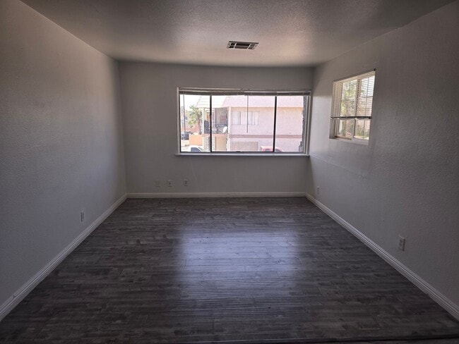 Building Photo - 1724 Breckenwood Ct