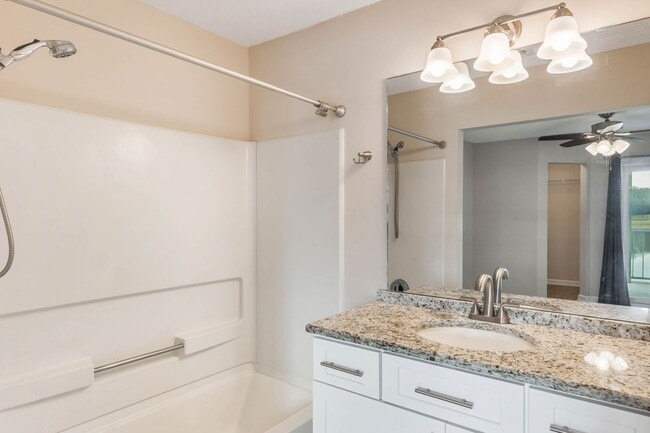 Building Photo - Beautiful LAKEFRONT Condo in Lake Mary ~ New Kitchen, New Flooring, Gated Community!