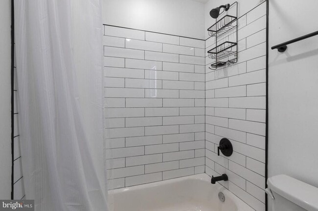 Building Photo - 212 Catharine St