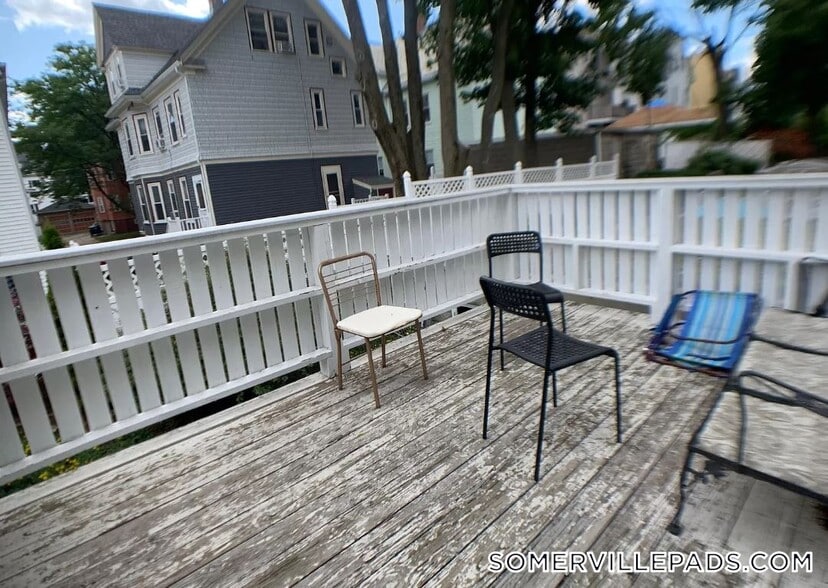 Building Photo - 70 Ossipee Rd