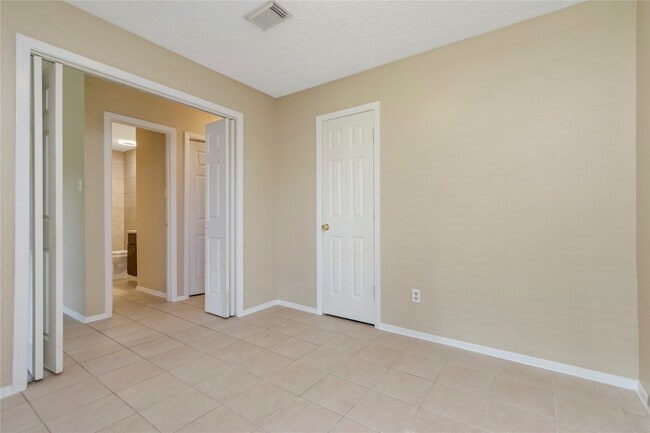 Building Photo - 6903 Foxmont Ln