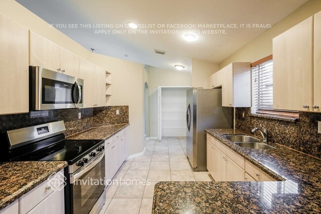 Building Photo - 5501 SW 163rd Ct