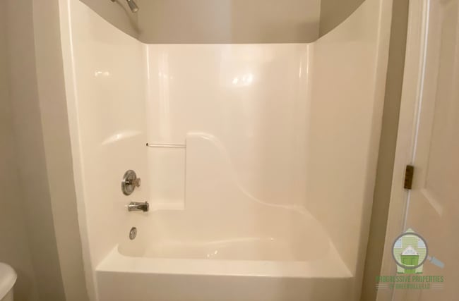 Building Photo - 222 Cambria Ct