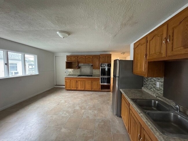 Building Photo - 33-35 Hitchcock Street Unit 2