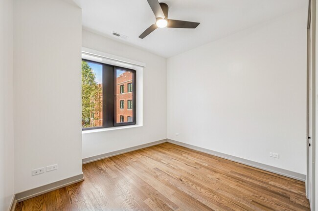 Building Photo - 1337 W Estes Ave
