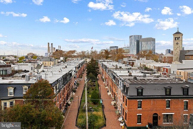 Building Photo - 2339 Catharine St