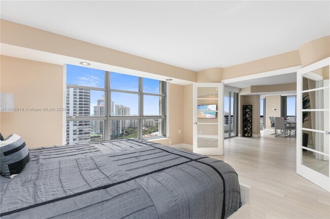 Building Photo - 3500 Mystic Pointe Dr