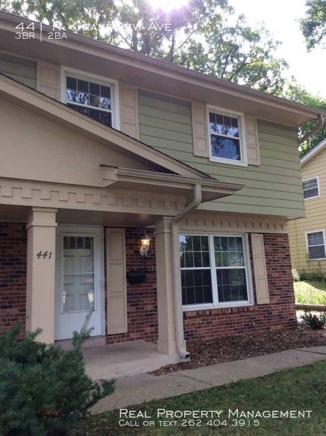 Building Photo - 3 Bedroom 1.5 Bathroom Updated Side by Side!