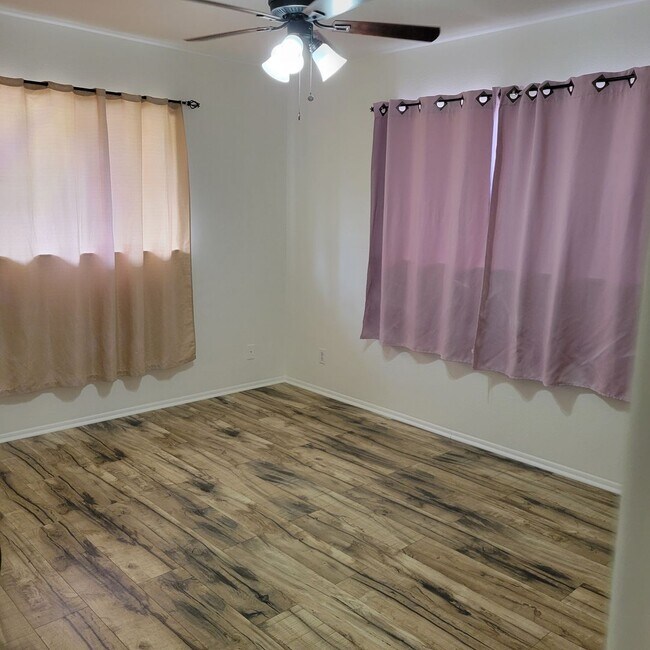 Building Photo - Kapahulu 3 bed, 2 bath single family home