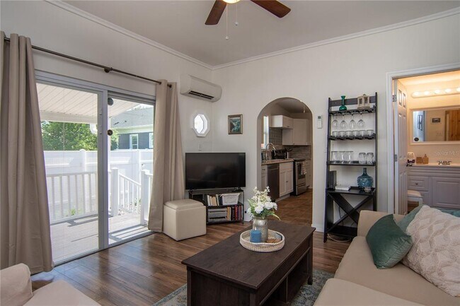 Building Photo - 327 25th St S