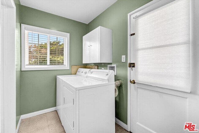 Building Photo - 7022 Cantaloupe Ave