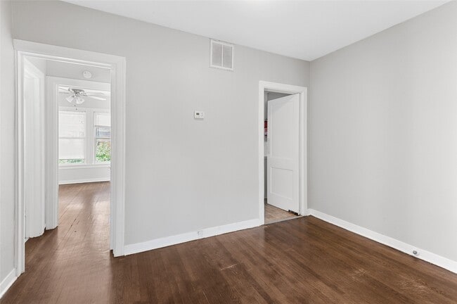 Building Photo - 419 W Polk St