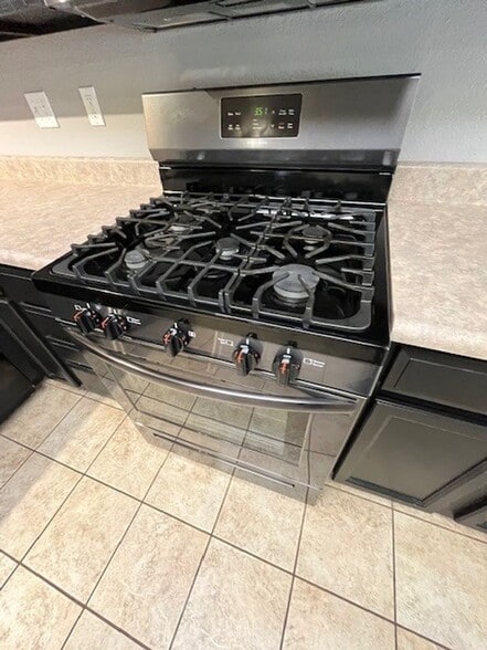 Building Photo - 402 N Amador St