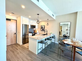 Building Photo - 370 NW 20th St