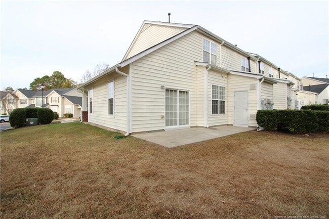 Building Photo - 421 Hamlet Park Dr