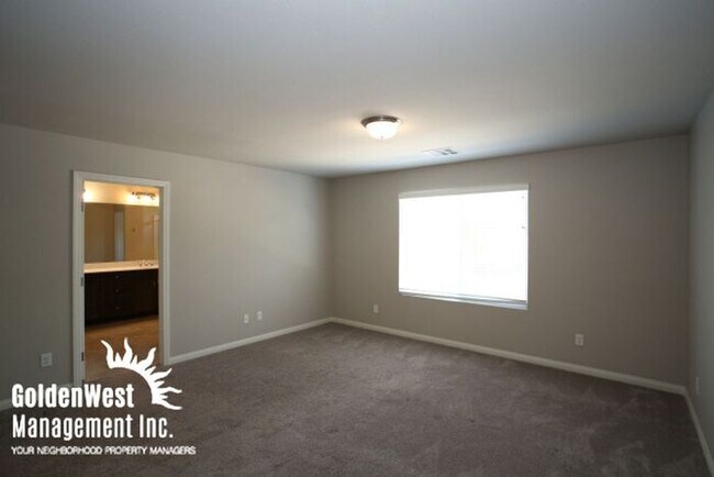 Building Photo - Gorgeous 4Bdm 2.5Ba Home in Southwest Las ...