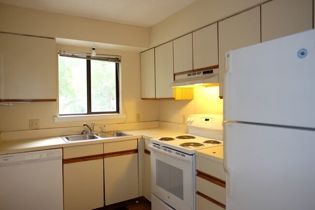 Building Photo - 2328 Sadler Rd