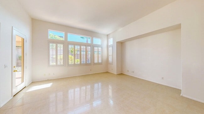 Building Photo - Beautiful 4 bedroom 3 full bath home with 2,902 Sq. FT. of living space.