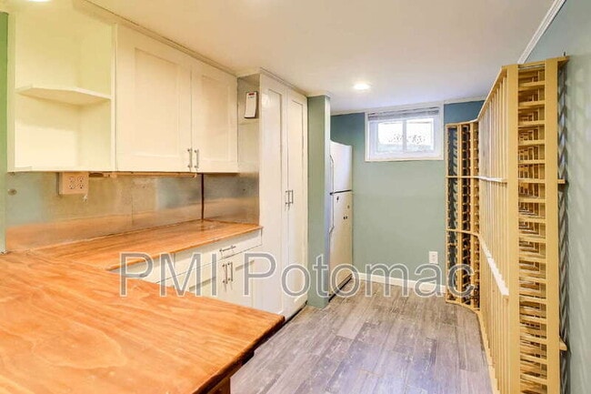 Building Photo - 1915 Henry Rd