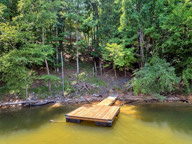 Building Photo - This WATERFRONT-FULLY FURNISHED-ALL INCLUS...