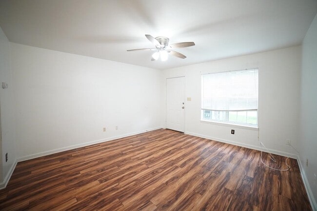 Building Photo - 2555 Chateau Ln