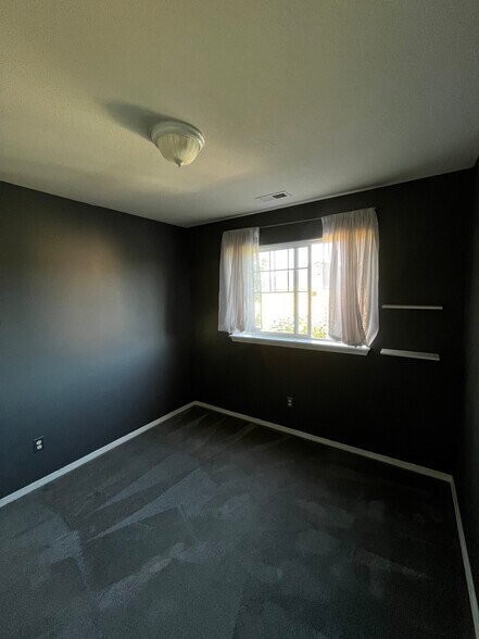 Building Photo - 20166 SW Lucas Oaks Ln