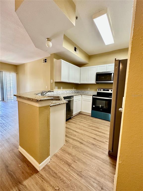 Building Photo - 2025 Erving Cir