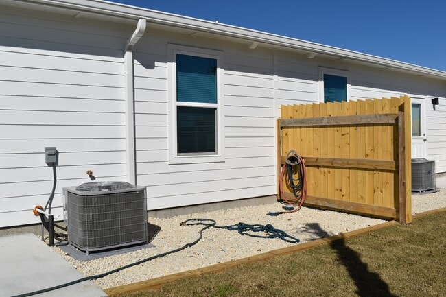 Building Photo - 316 Hatley Dr